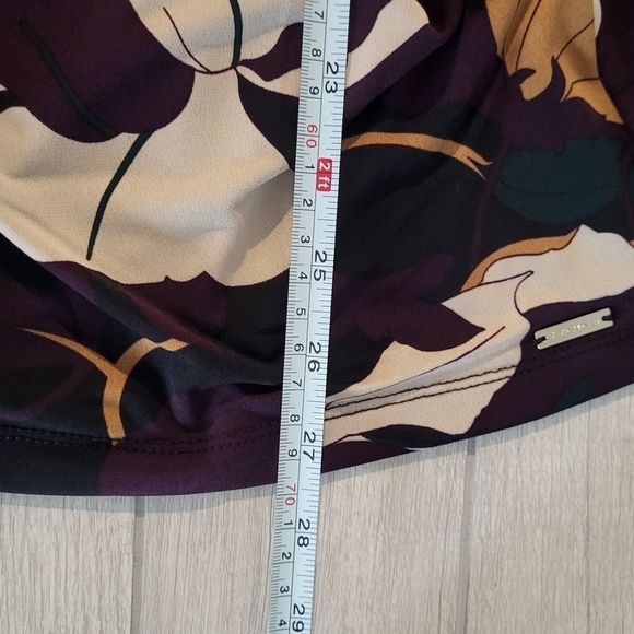 Tahari Woman Floral Faux Wrap Ruched Front Floral Top Size 1X - Picture 6 of 8